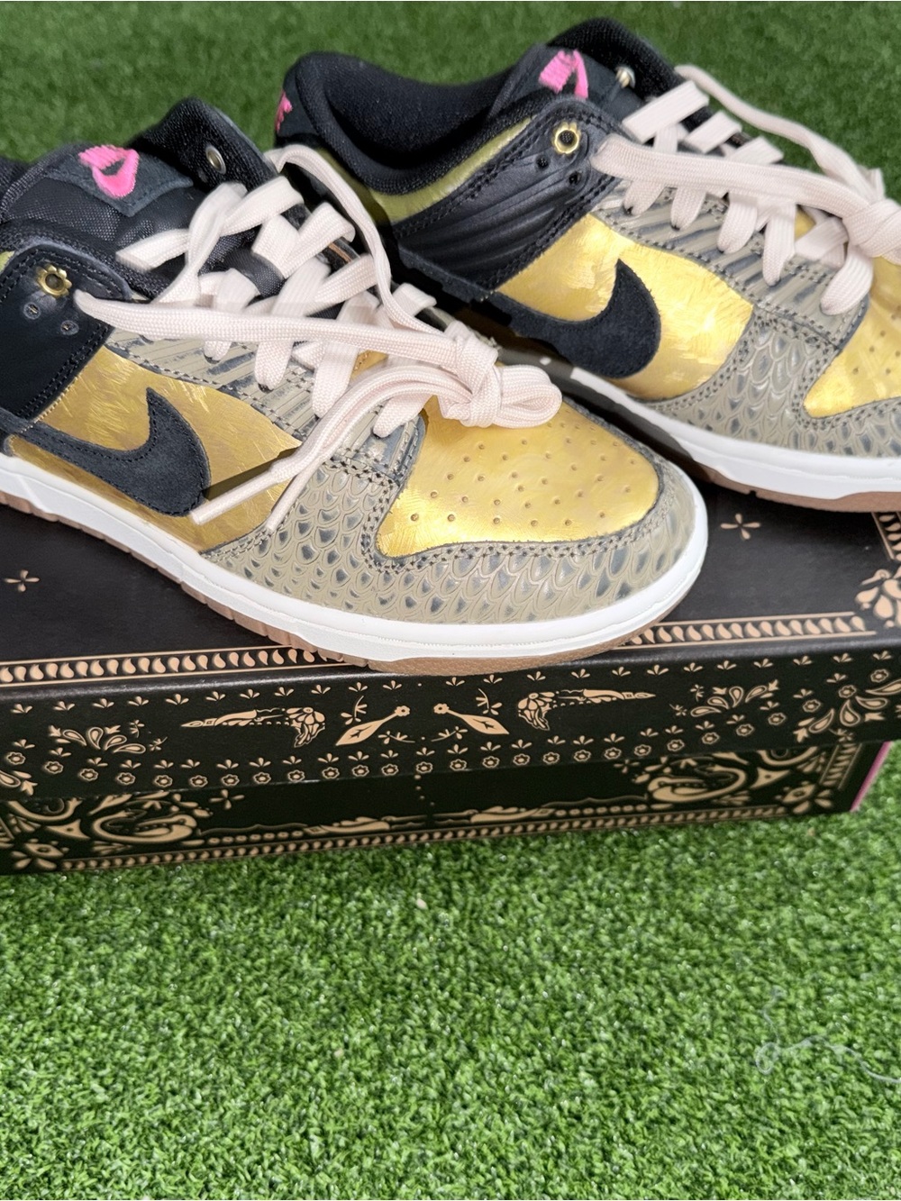 Nike Dunk Low PRM Dia De Muertos Gold W6 FQ8148